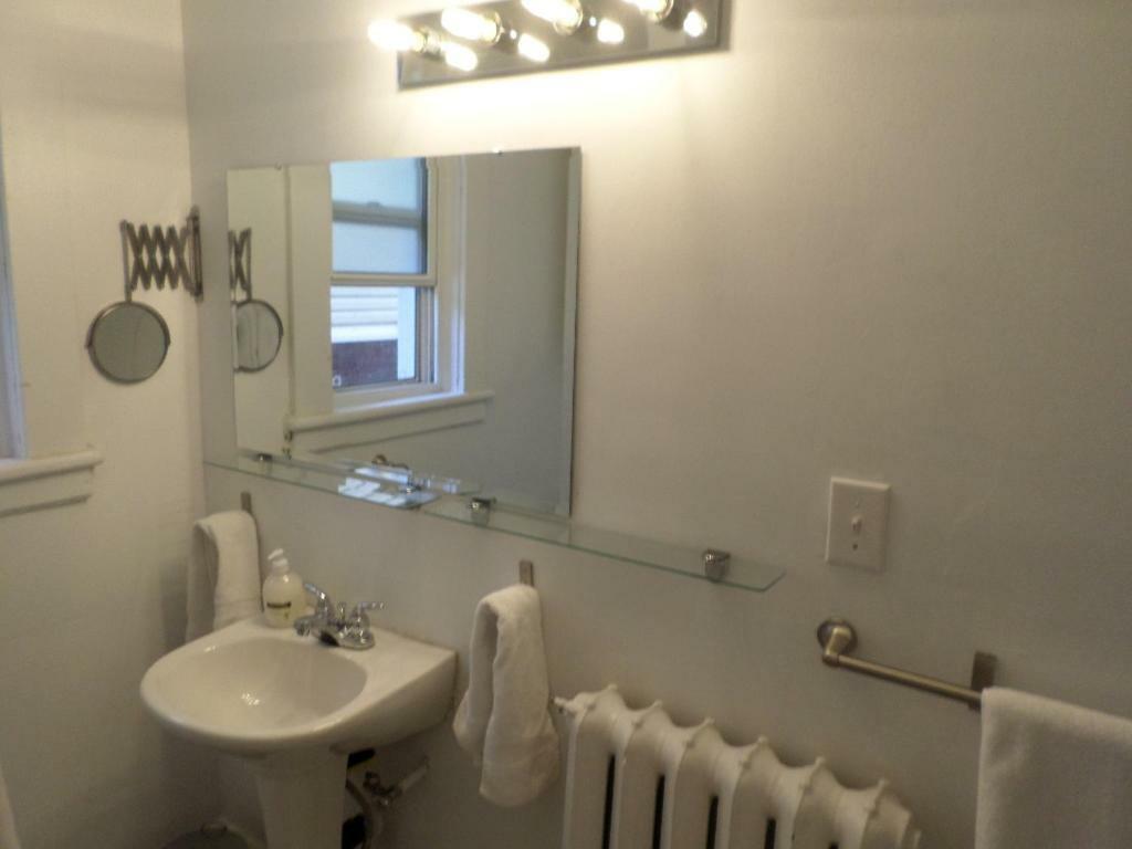 Beautiful, Clean, Quiet 2 Br-In Downtown Ottawa. Parking, Wifi And Netflix Included Apartamento Exterior foto